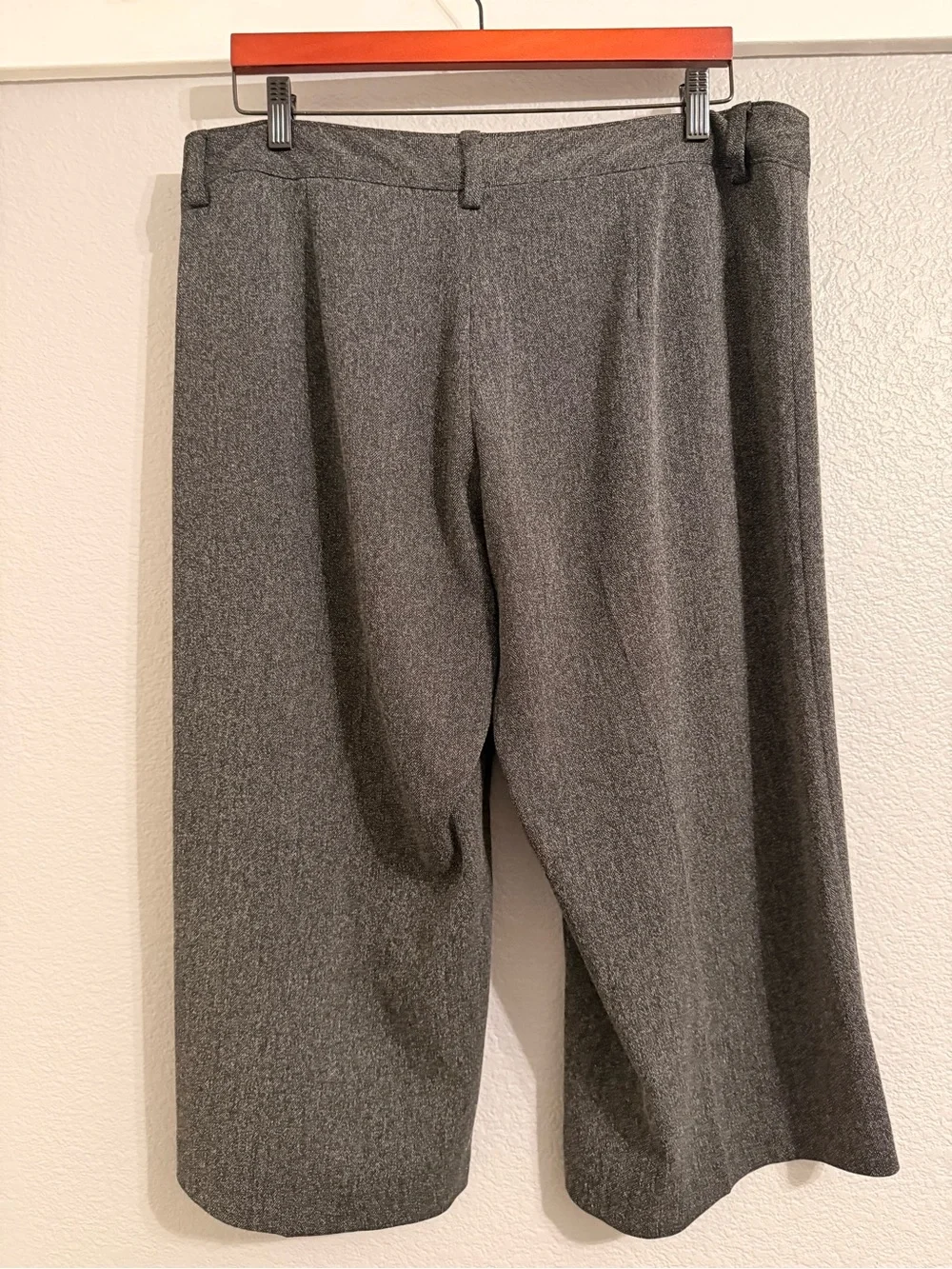 GAP Charcoal Gray Flat Front Capris